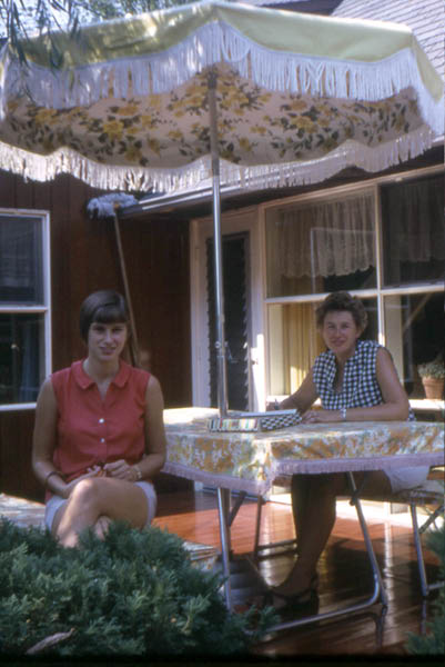 1966-08 019 Levittown-Mom & Anna