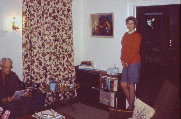 1969-12 014 Beverly-Pake & Mom